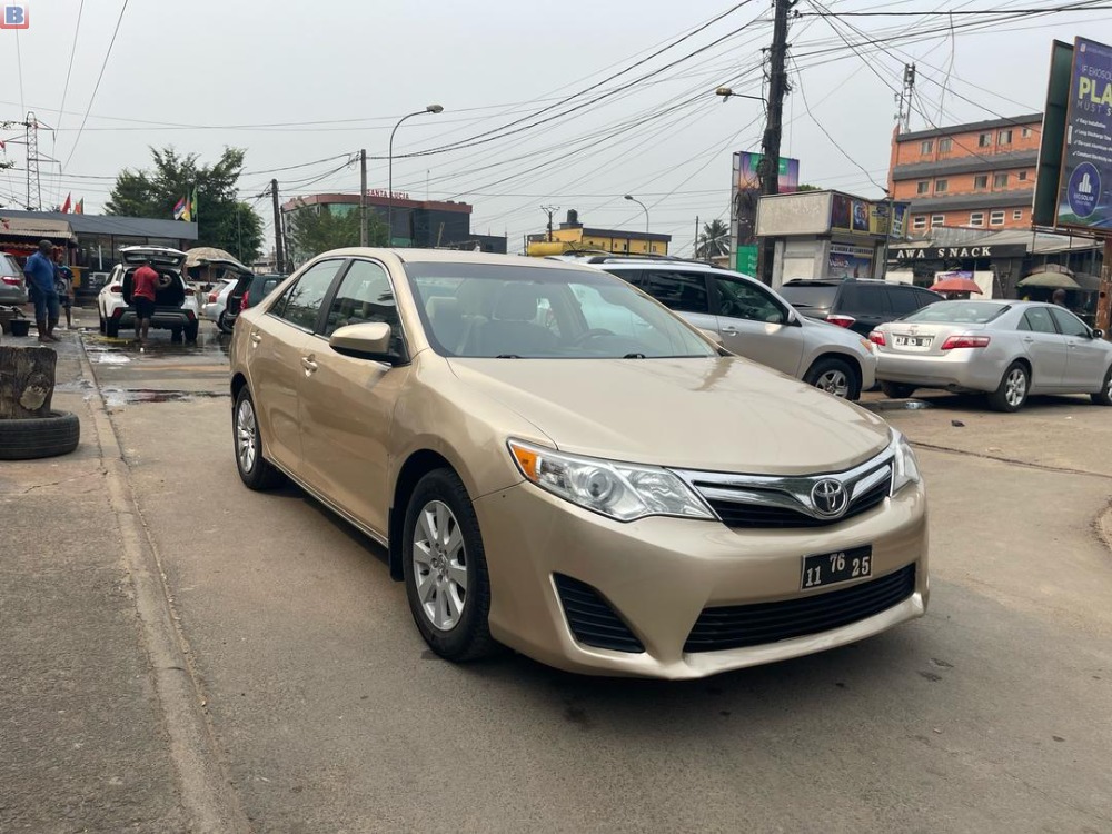 TOYOTA CAMRY